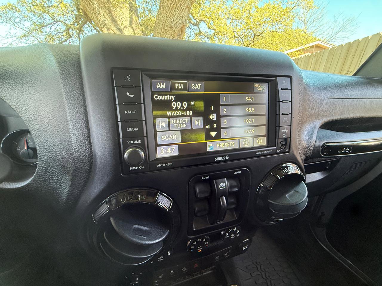 Used 2017 Jeep Wrangler Unlimited Sahara AWD/4WD image 22