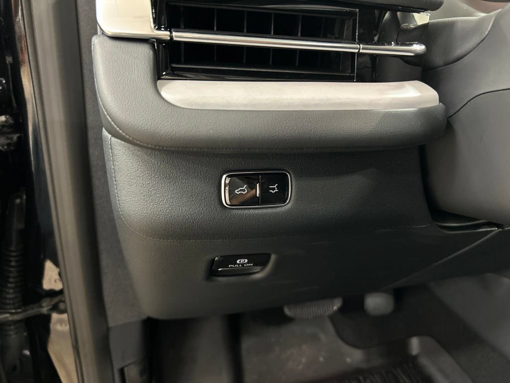 Used 2026 Lincoln Navigator L Reserve AWD/4WD image 13