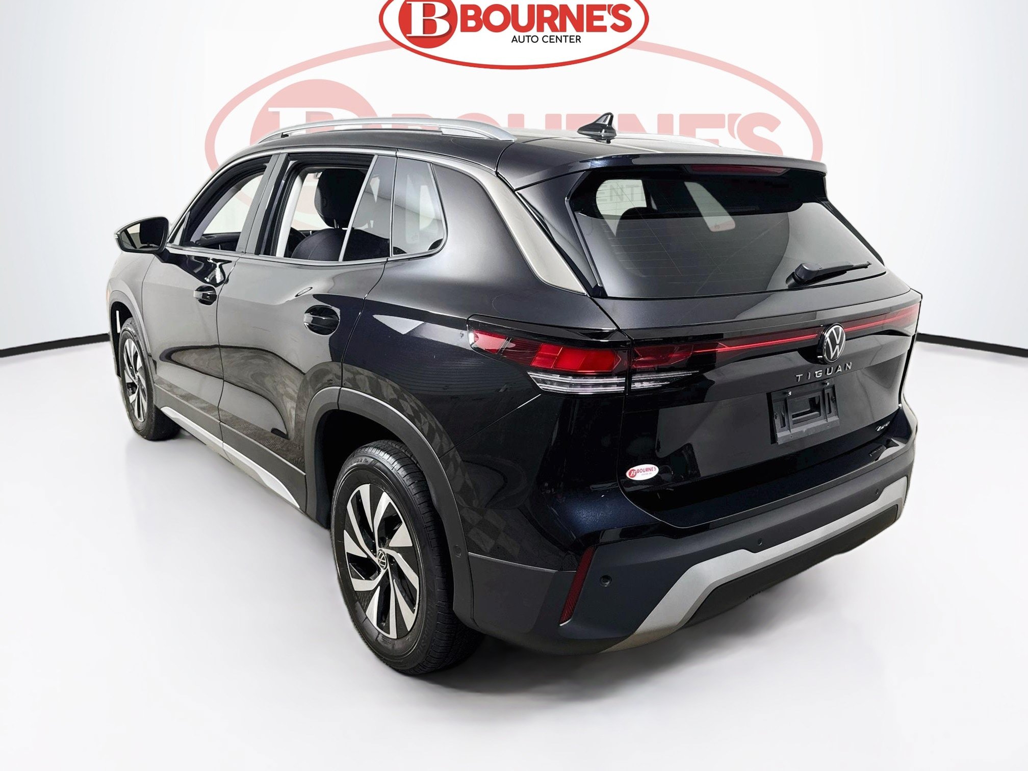 Used 2025 Volkswagen Tiguan S AWD/4WD image 7