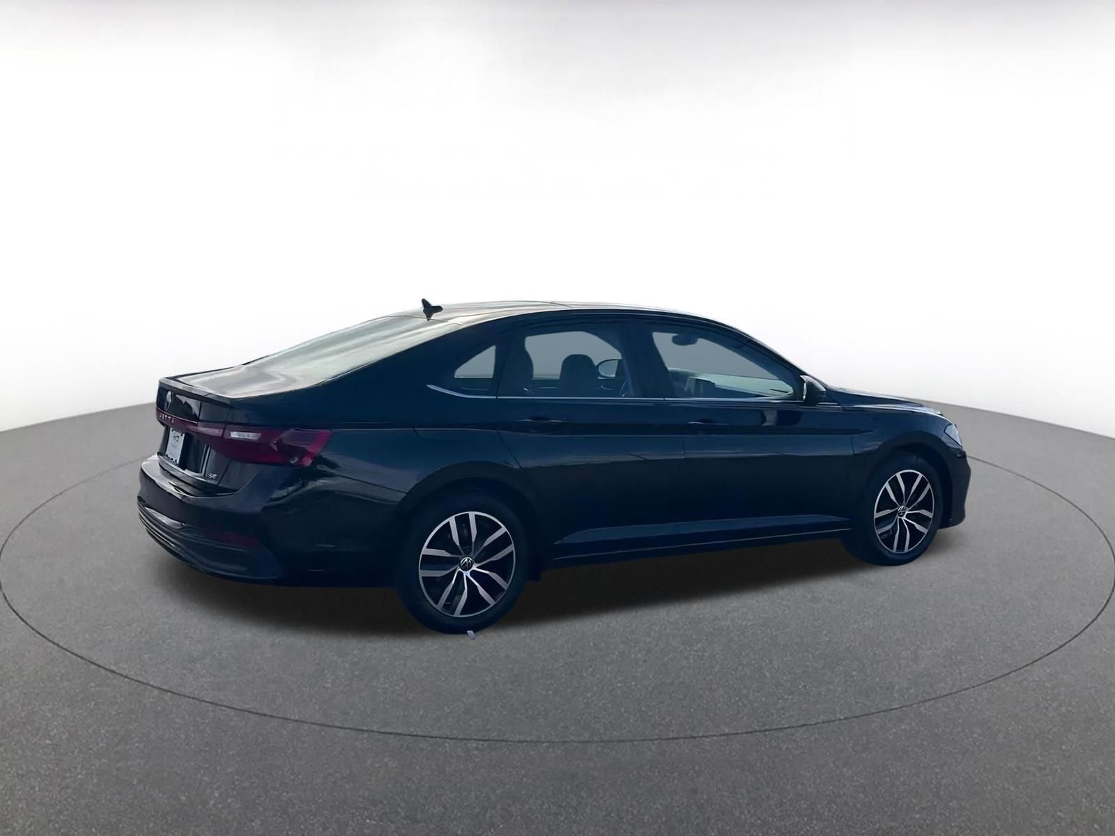 Used 2025 Volkswagen Jetta SE image 14