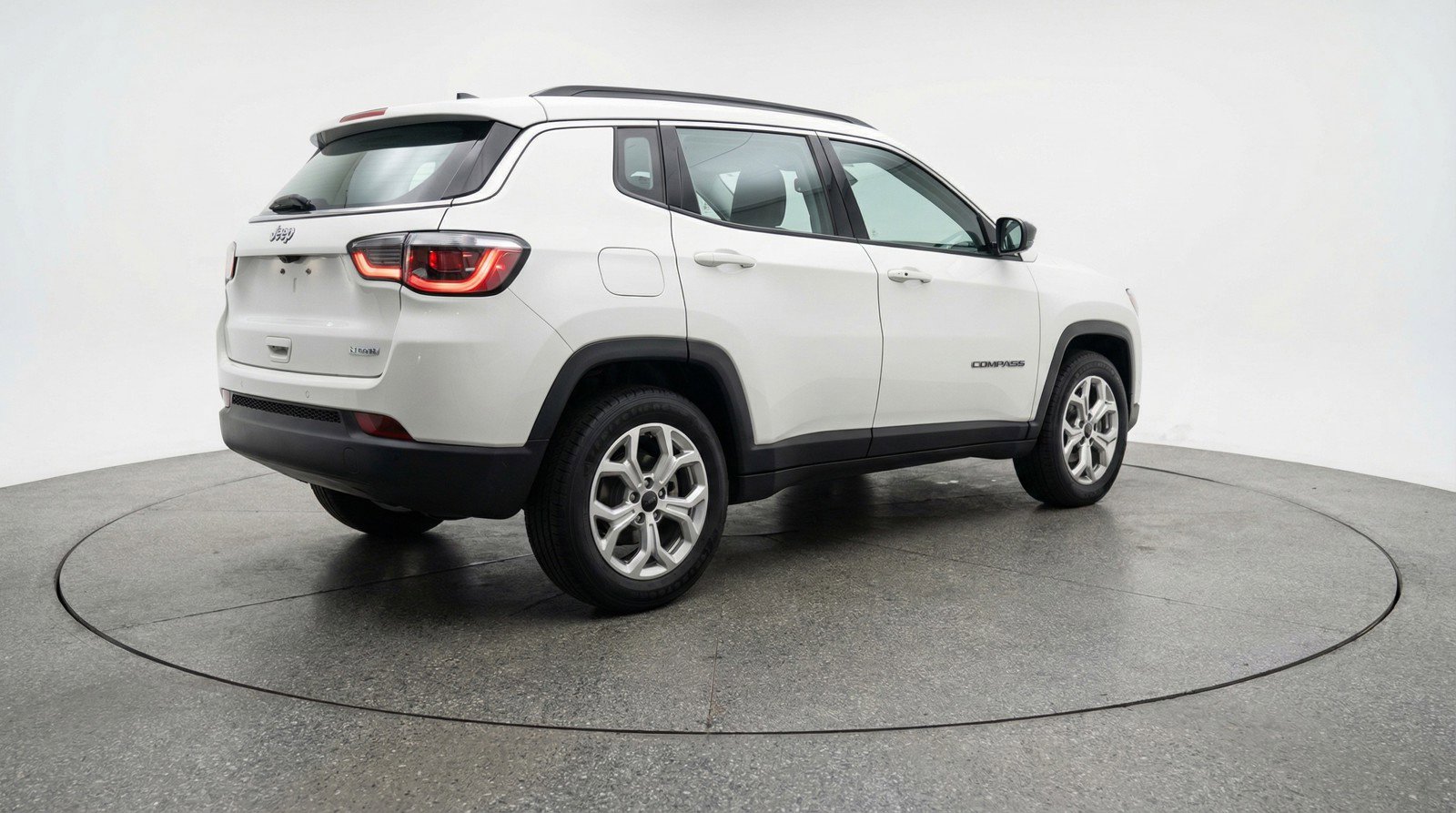 Used 2025 Jeep Compass Latitude image 9