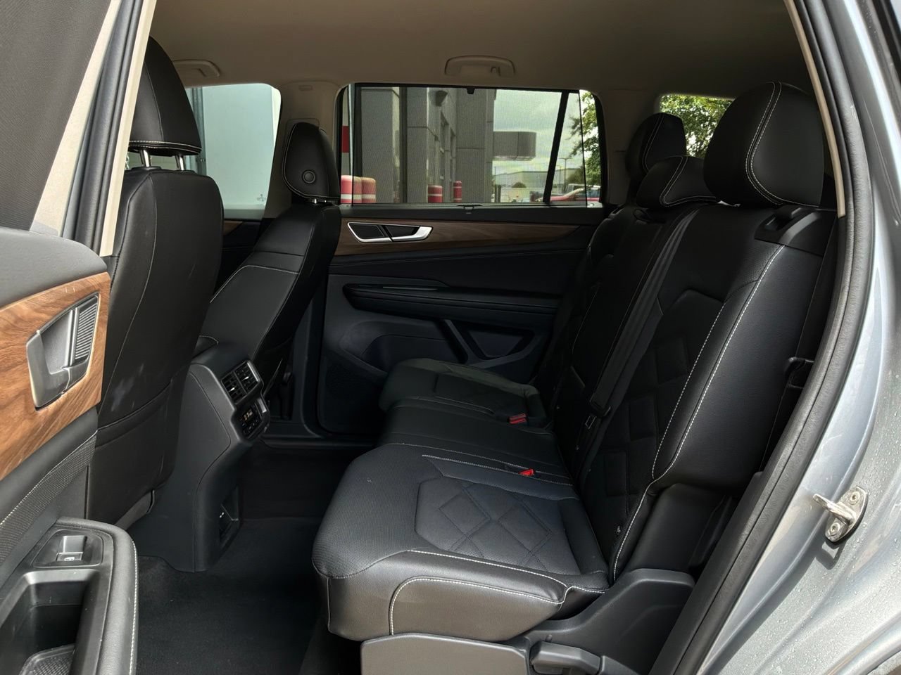 Used 2026 Volkswagen Atlas SE AWD/4WD image 12