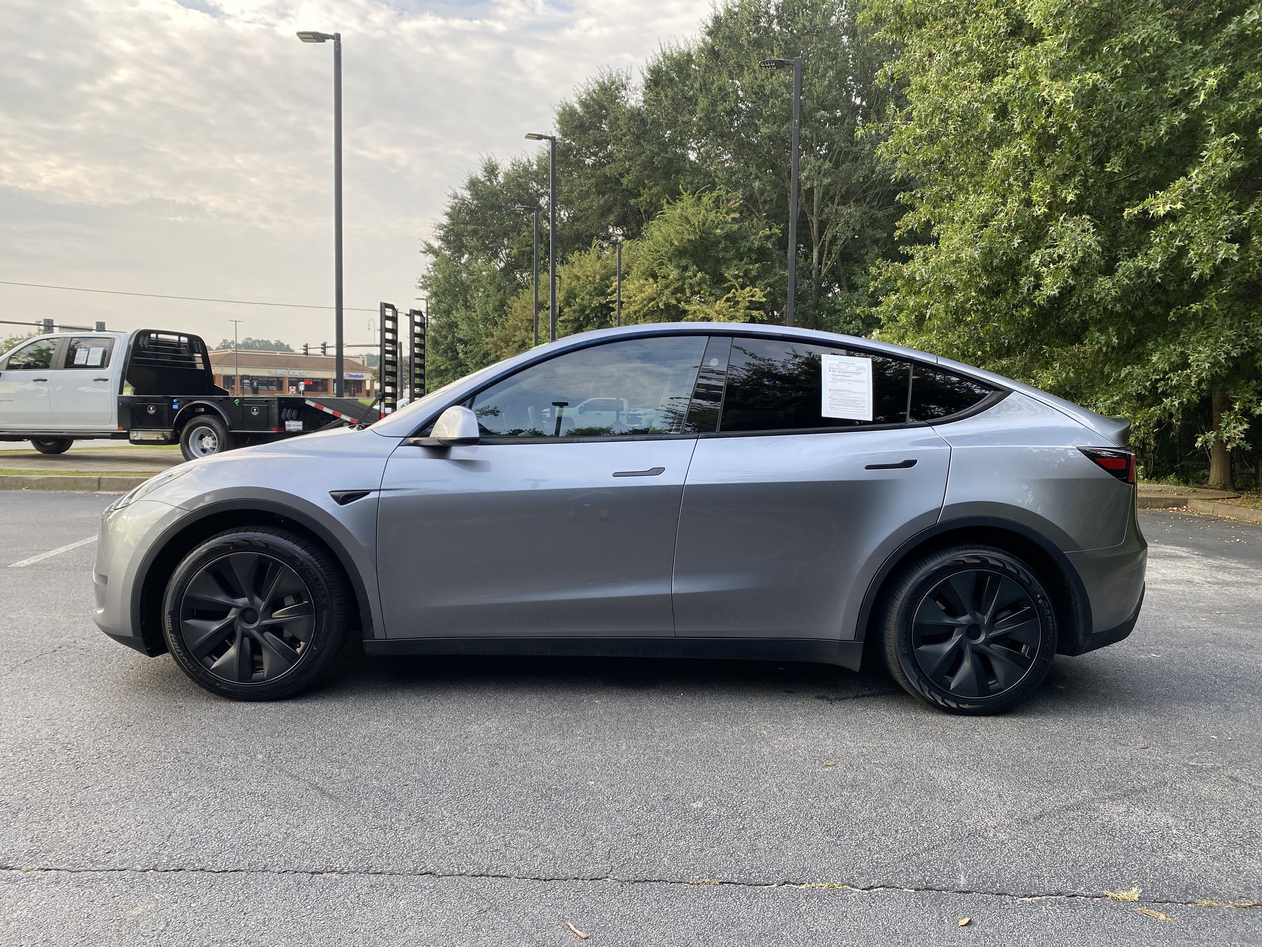 Used 2024 Tesla Model Y Long Range AWD/4WD image 6