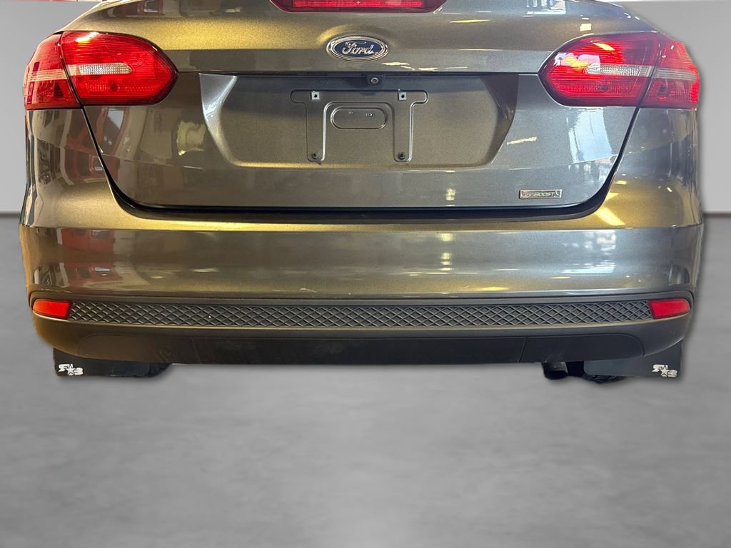 Used 2018 Ford Focus SE w/ SE Appearance Package FWD image 16