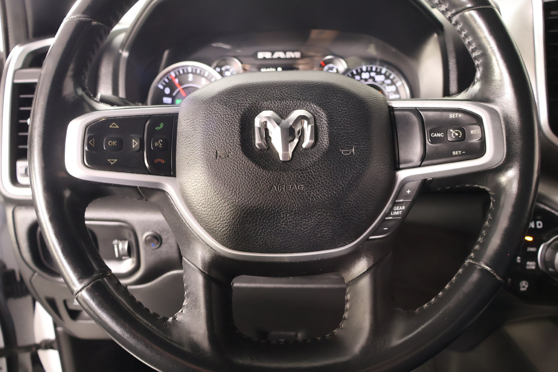 Used 2023 RAM 1500 Big Horn AWD/4WD image 3