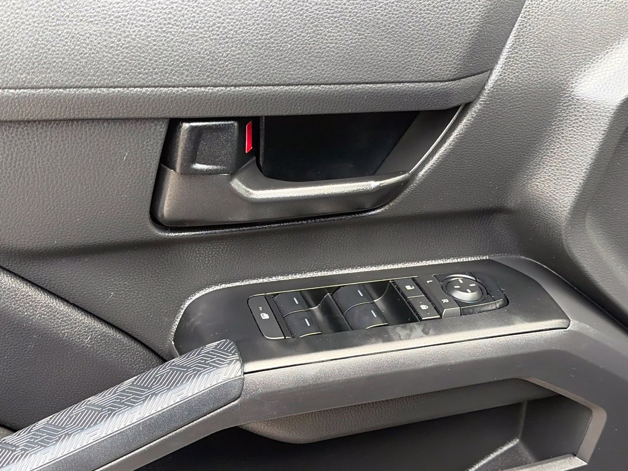 Used 2025 Toyota Tacoma SR5 AWD/4WD image 6