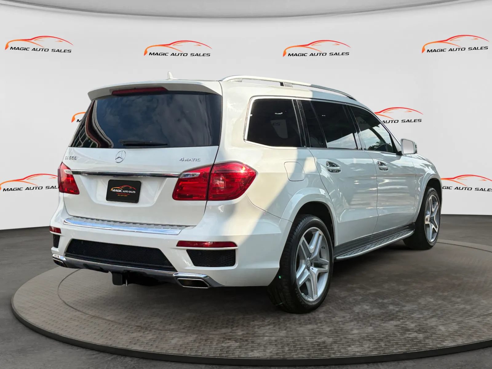 Used 2016 Mercedes-Benz GL 550 4MATIC image 10