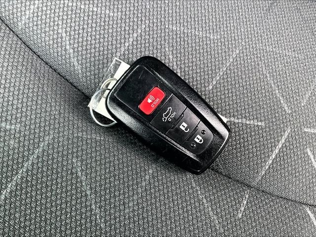Used 2021 Toyota RAV4 XLE w/ Convenience Package AWD/4WD image 11