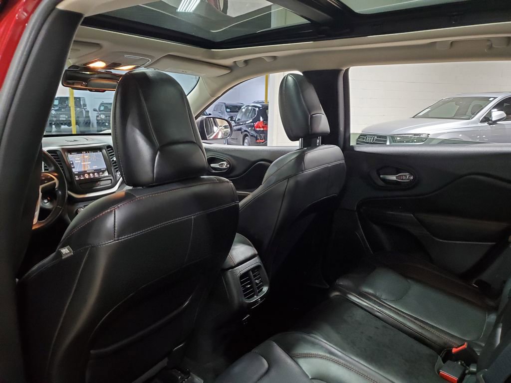 Used 2015 Jeep Cherokee Trailhawk w/ Comfort/Convenience Group image 28