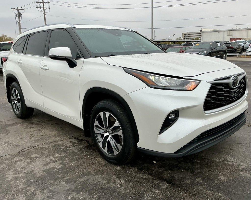 Used 2020 Toyota Highlander XLE image 6