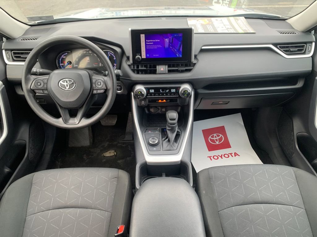 Used 2025 Toyota RAV4 XLE image 17