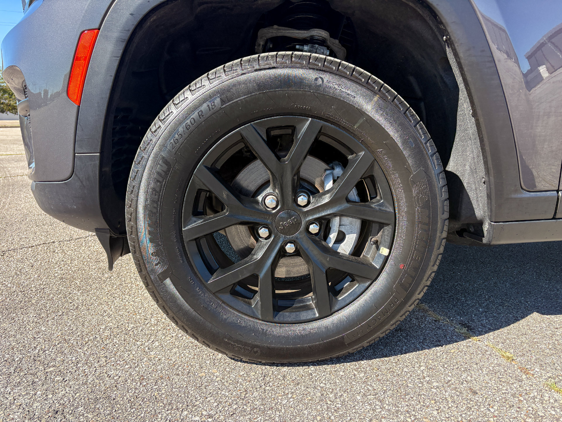 Used 2025 Jeep Grand Cherokee Altitude AWD/4WD image 28