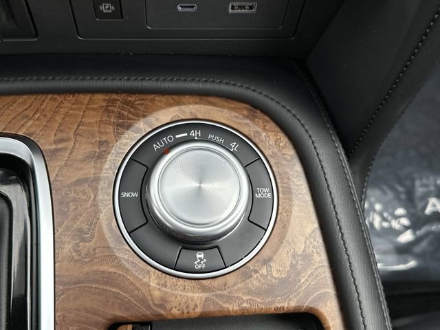 Used 2024 Nissan Armada SL image 34
