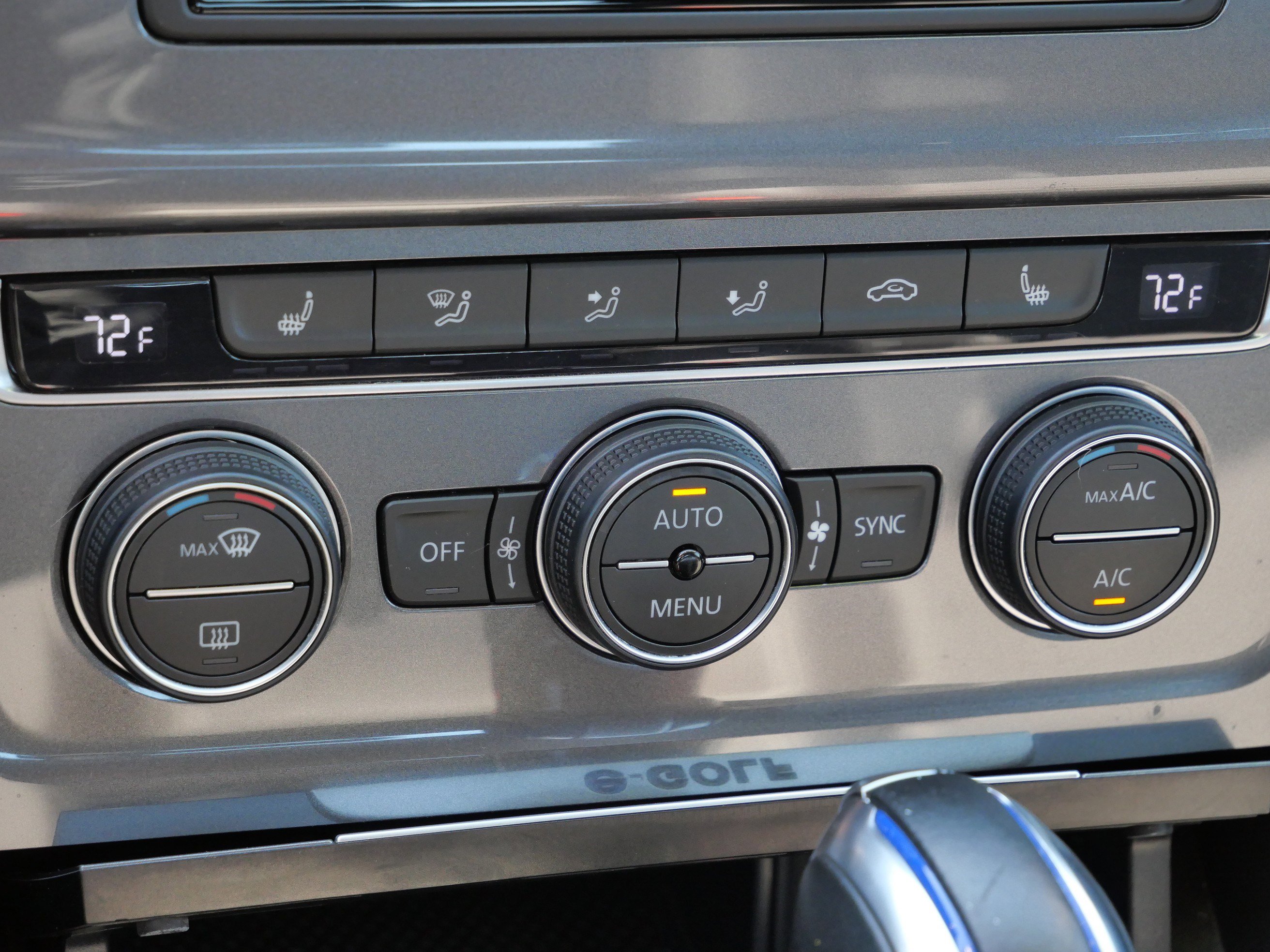 Used 2015 Volkswagen e-Golf SEL Premium image 26