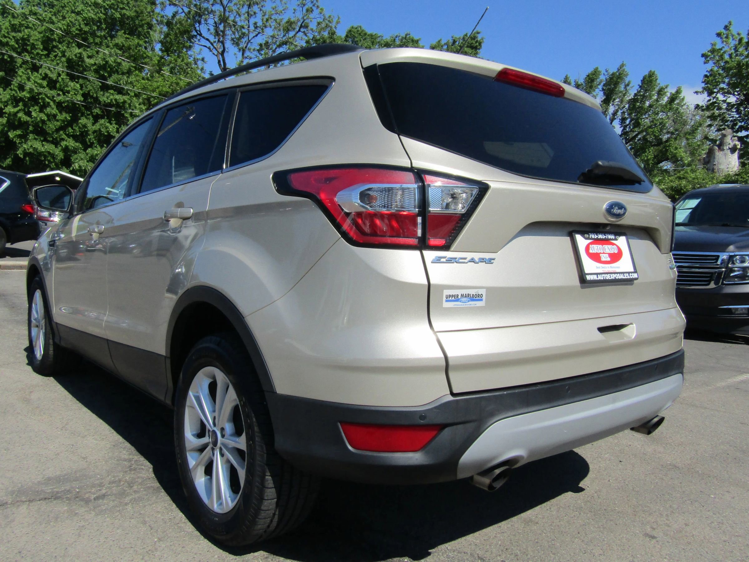 Used 2017 Ford Escape SE w/ SE Leather Comfort Package FWD image 5