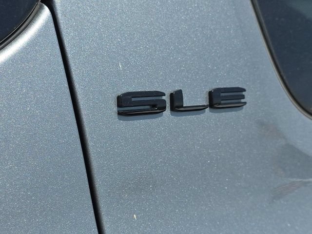 Used 2023 GMC Acadia SLE w/ Driver Convenience Package FWD image 13