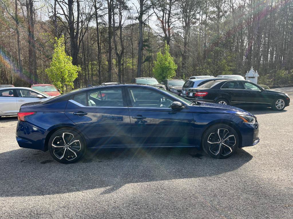 Used 2024 Nissan Altima 2.5 SR w/ SR Premium Package FWD image 6