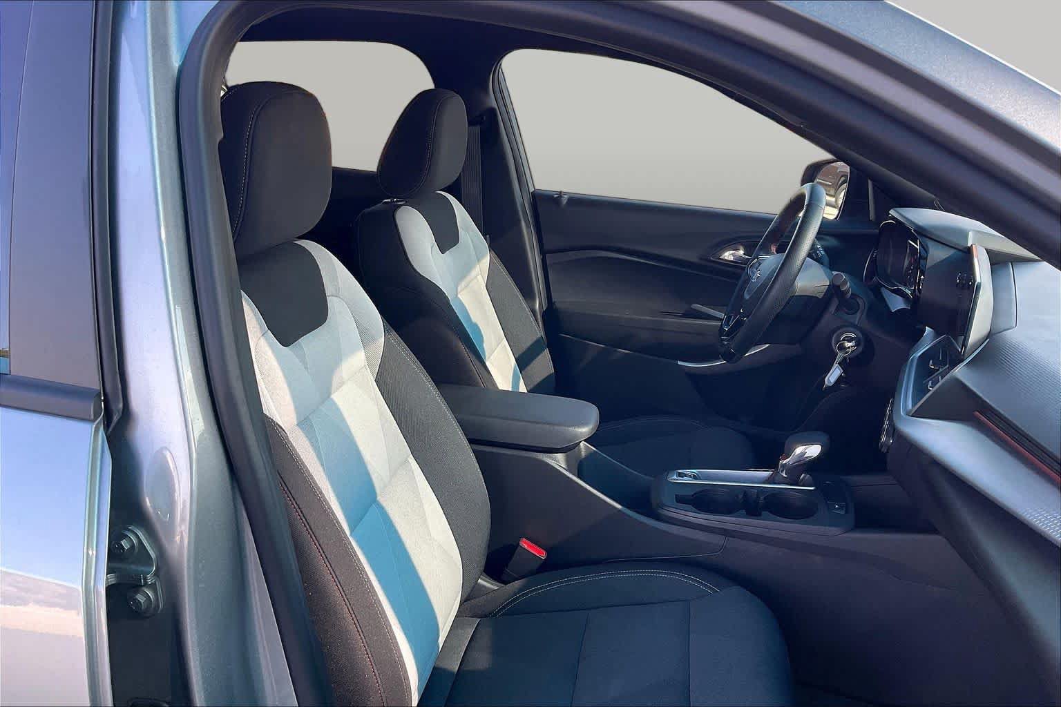 Used 2026 Chevrolet Trax RS w/ Sunroof Package FWD image 8