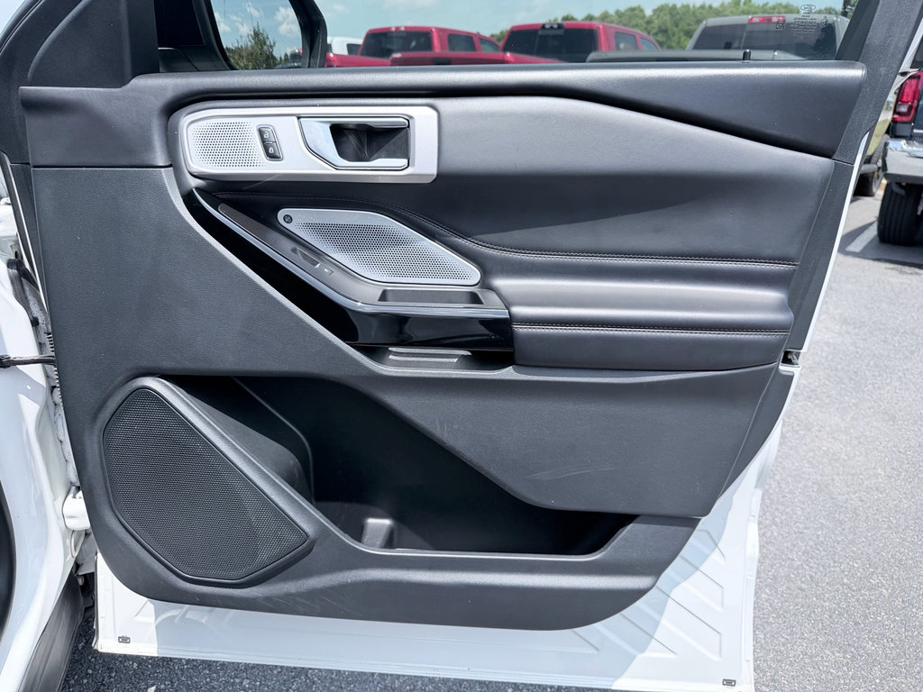 Used 2021 Ford Explorer Platinum w/ Equipment Group 601A AWD/4WD image 34