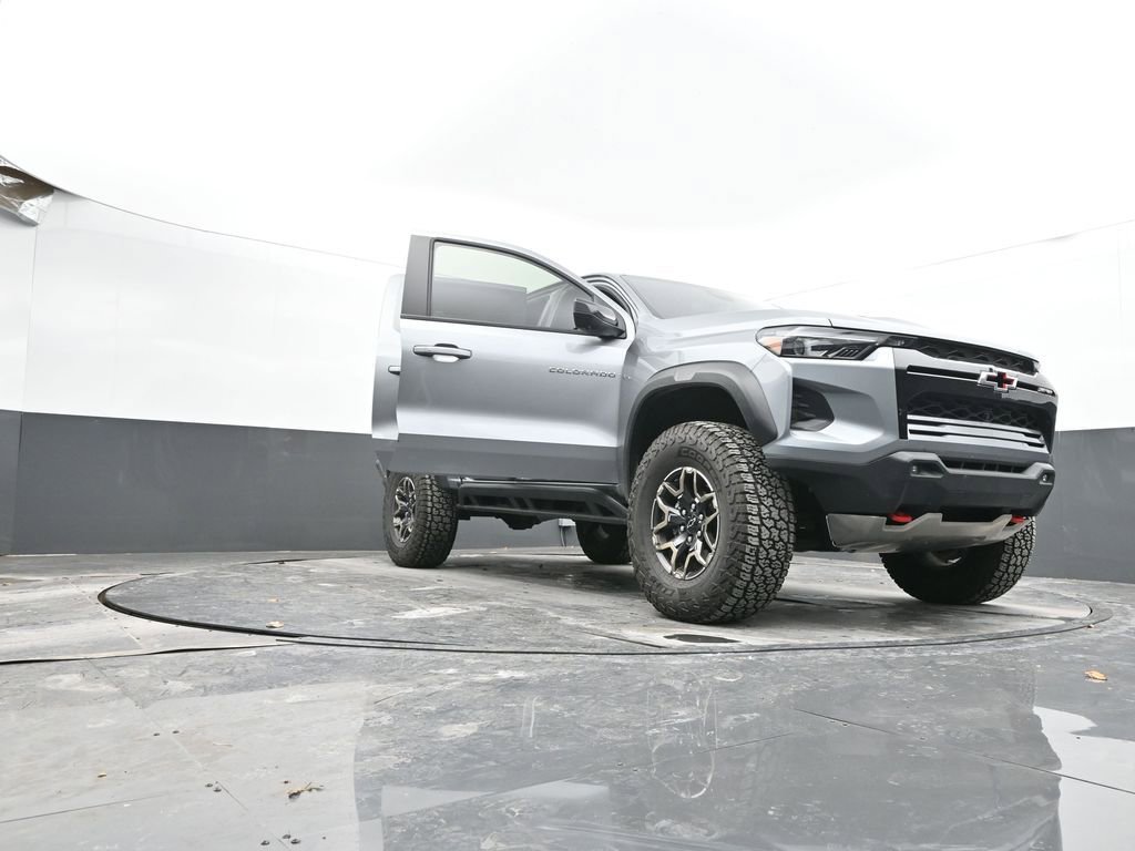 Used 2024 Chevrolet Colorado ZR2 w/ ZR2 Convenience Package III image 68
