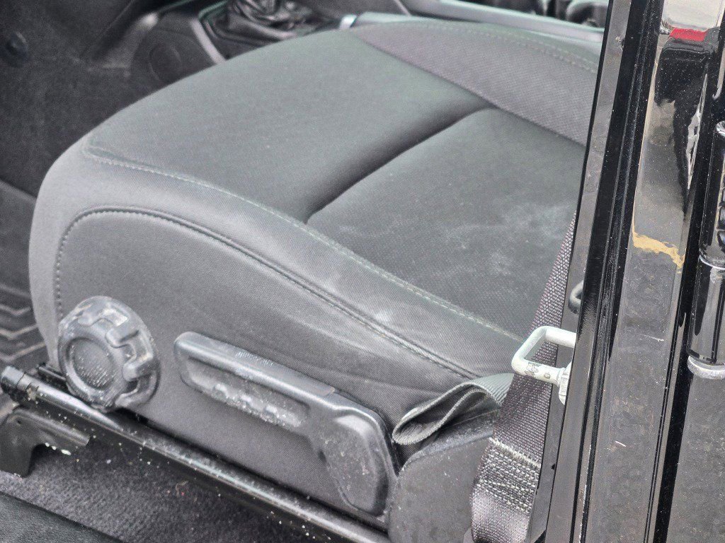 Used 2021 Jeep Gladiator Willys AWD/4WD image 18