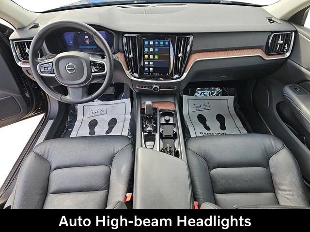 Used 2025 Volvo V60 B5 Cross Country Plus image 14