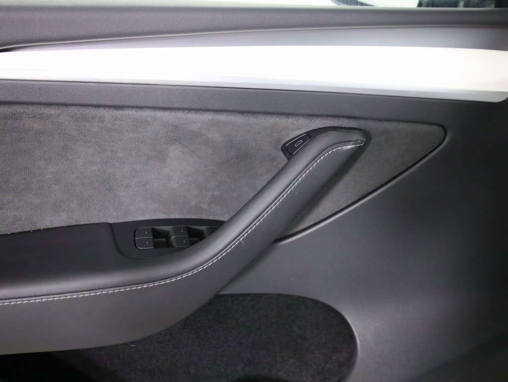 Used 2023 Tesla Model Y Performance image 9