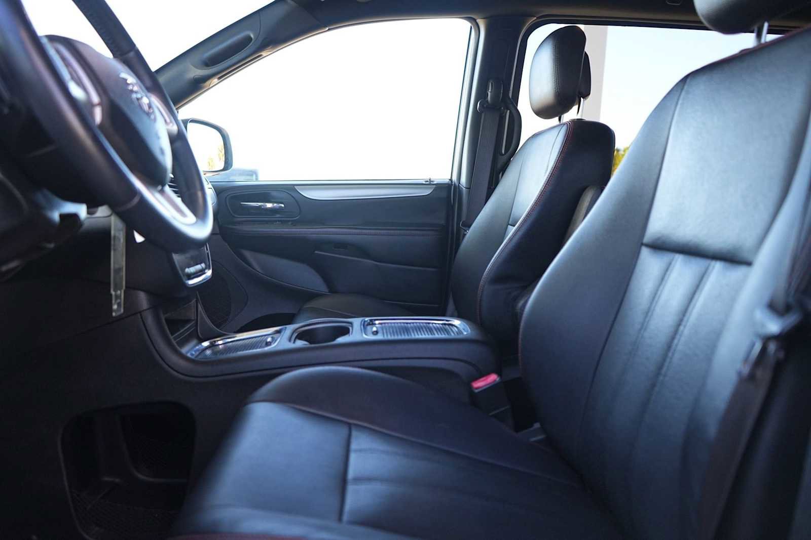 Used 2018 Dodge Grand Caravan GT image 11