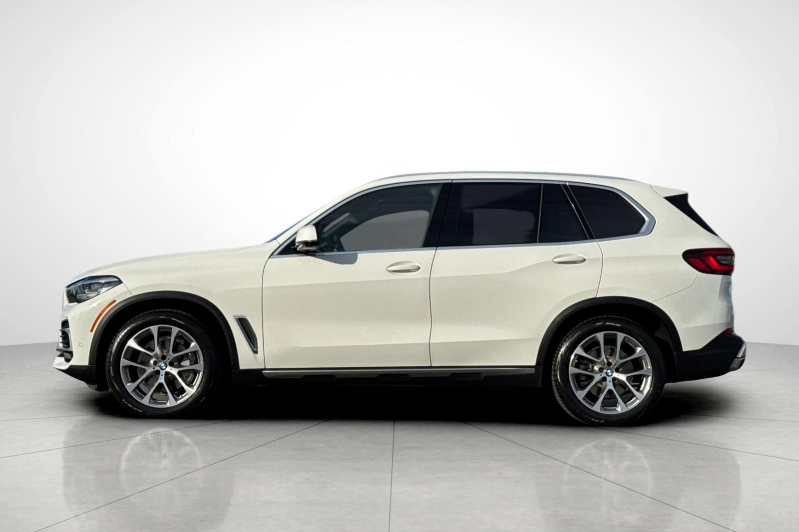 Used 2022 BMW X5 xDrive40i w/ Parking Assistance Package image 25