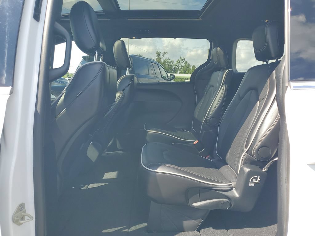 Used 2026 Chrysler Pacifica Limited FWD image 22
