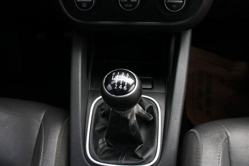 Used 2009 Volkswagen Jetta SEL FWD image 8