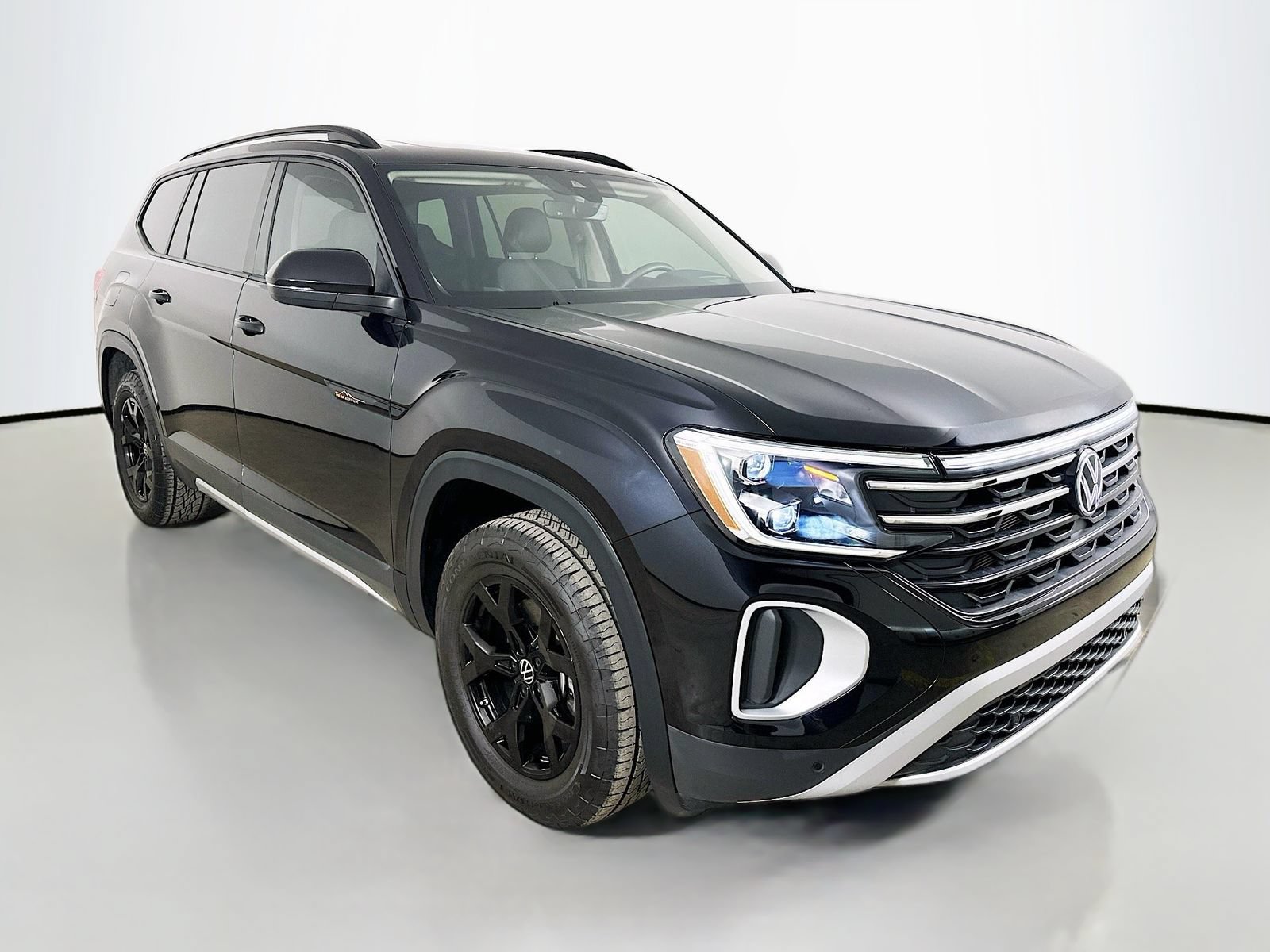 Certified 2024 Volkswagen Atlas Peak Edition SEL AWD/4WD image 3
