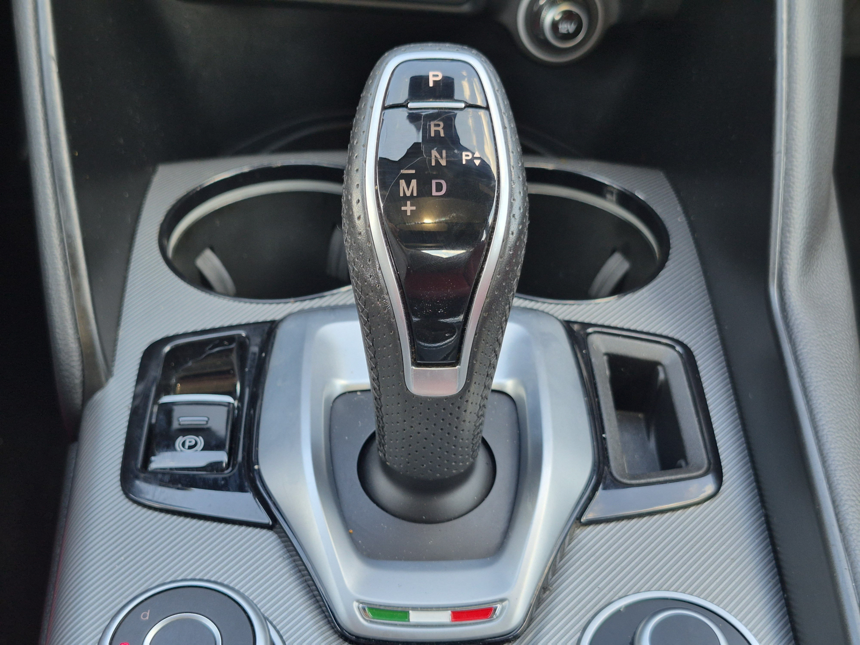 Used 2022 Alfa Romeo Giulia Veloce RWD image 34