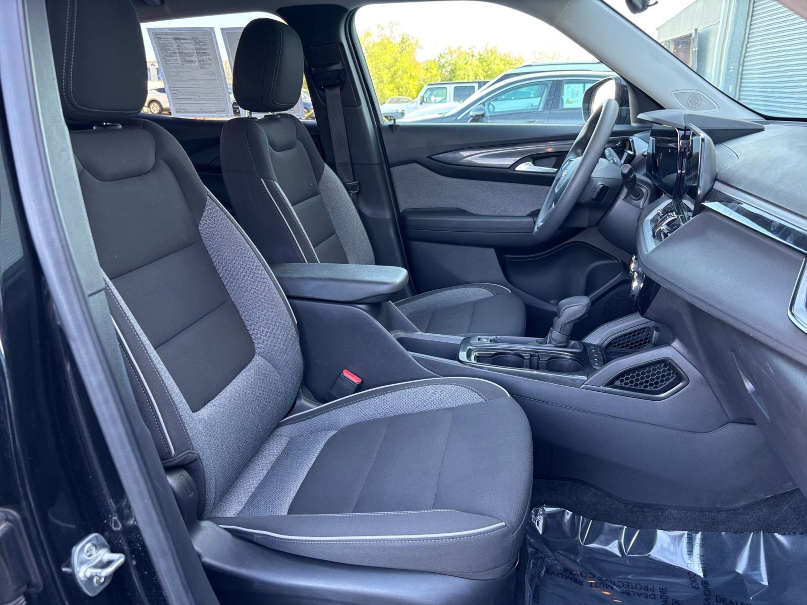 Used 2025 Chevrolet TrailBlazer LT image 35