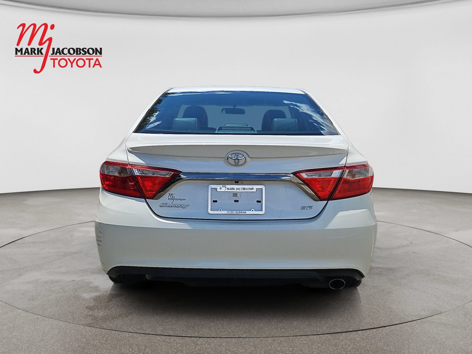 Used 2015 Toyota Camry SE FWD image 9