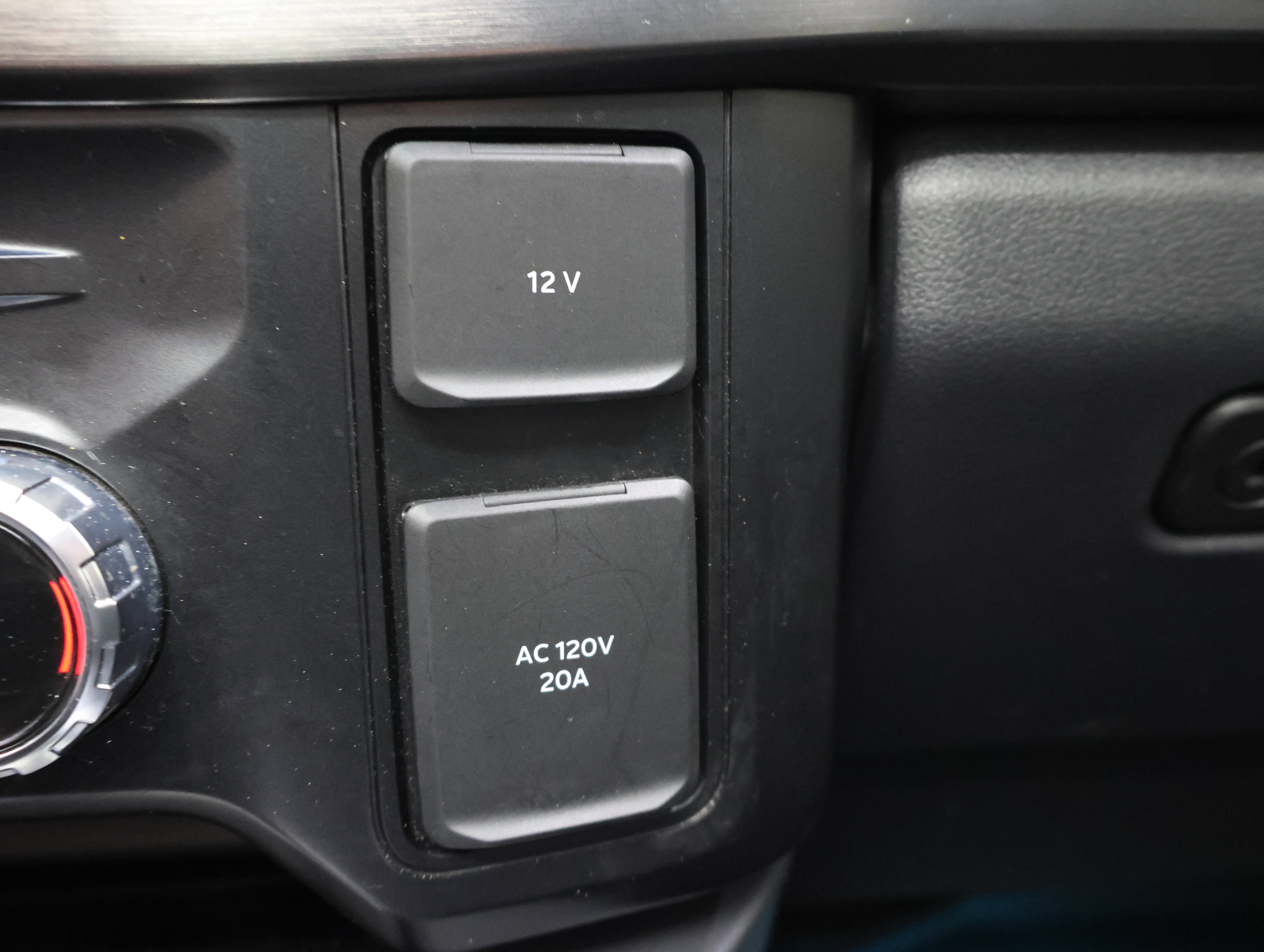 Used 2024 Ford F350 Lariat w/ Lariat Ultimate Package AWD/4WD image 54