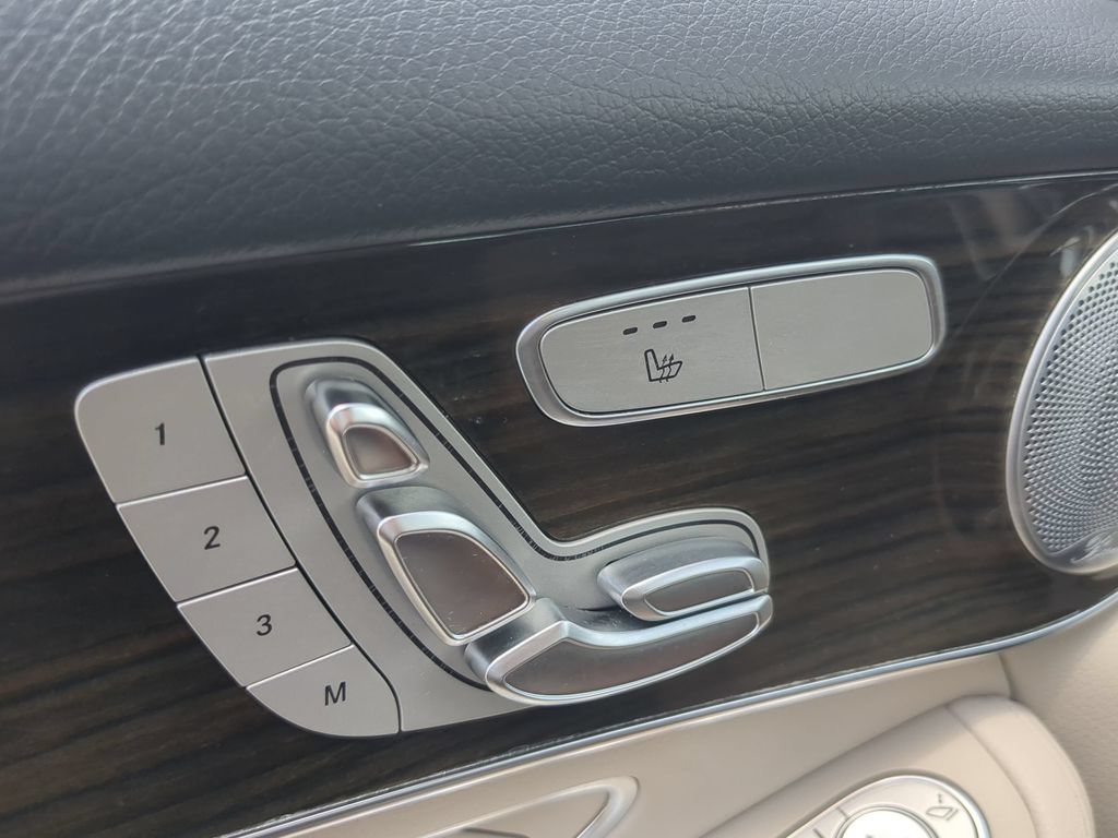 Used 2019 Mercedes-Benz GLC 350e 4MATIC image 11