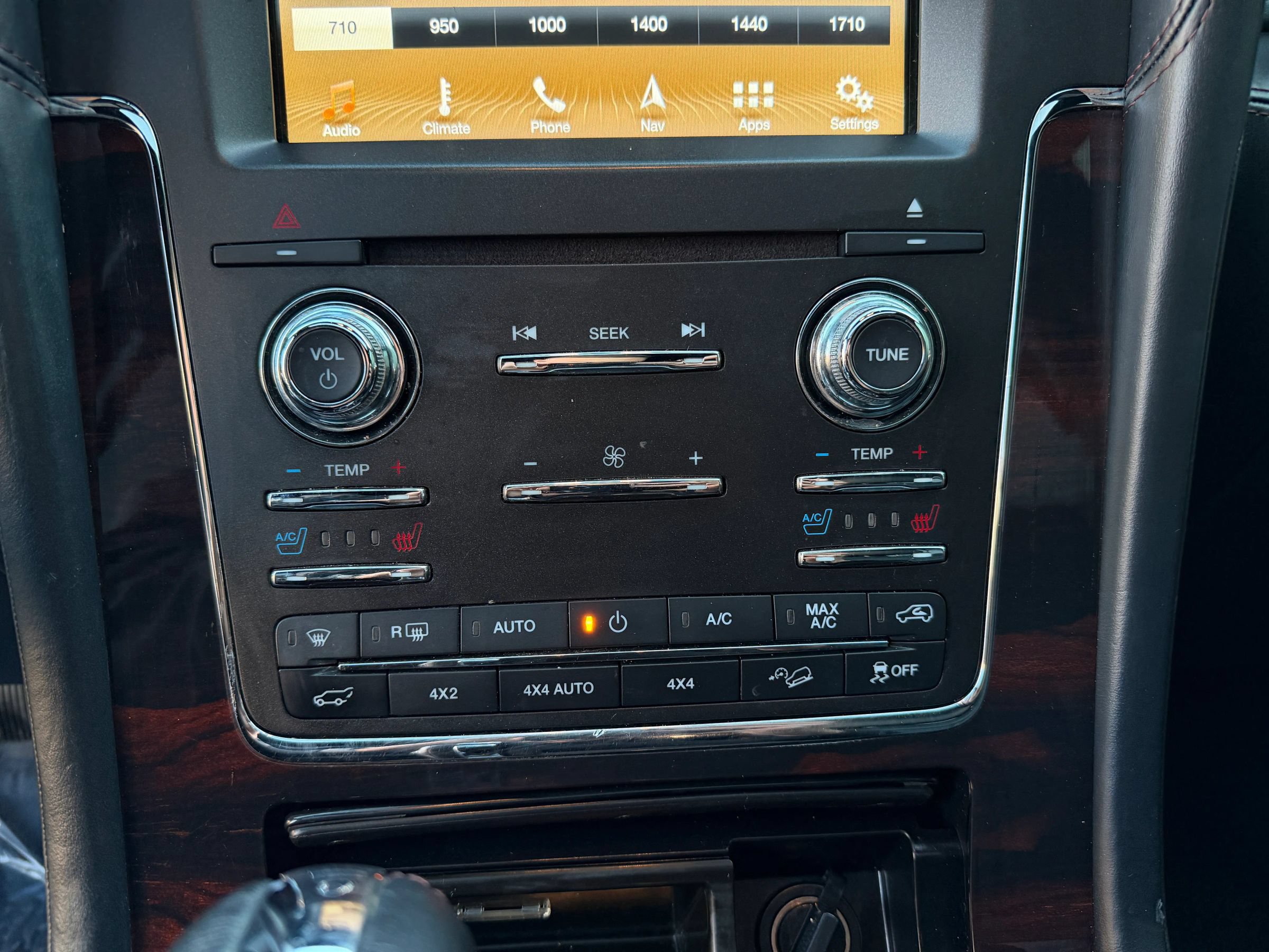 Used 2016 Lincoln Navigator Reserve AWD/4WD image 14