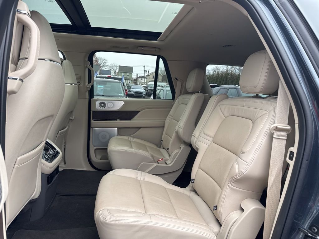 Used 2021 Lincoln Navigator L Reserve w/ Luxury Package image 18