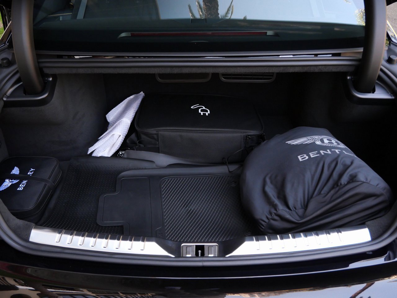 New 2025 Bentley Flying Spur Plug-In Hybrid image 13