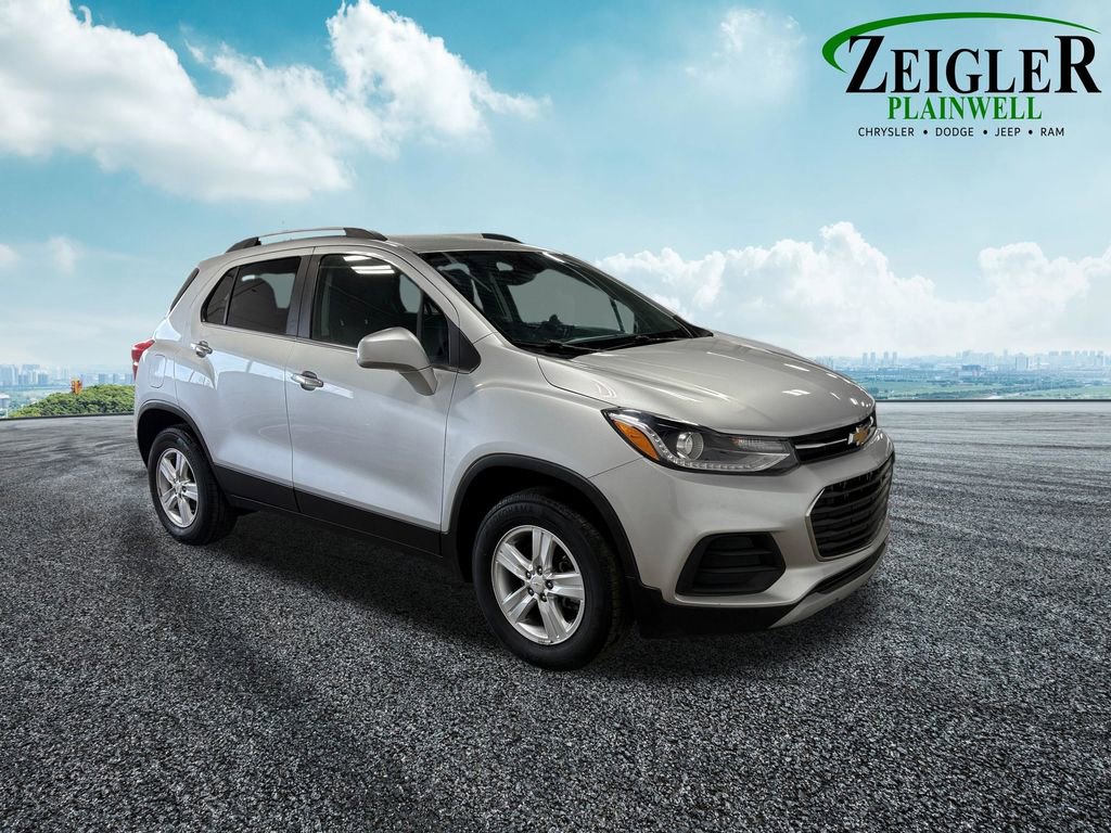 Used 2020 Chevrolet Trax LT w/ LT Convenience Package image 14