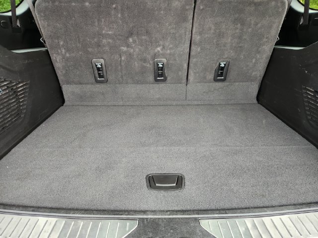 Used 2025 Chevrolet Suburban Premier AWD/4WD image 35