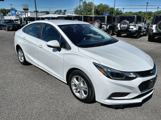 Used 2017 Chevrolet Cruze LT w/ Convenience Package FWD image 10