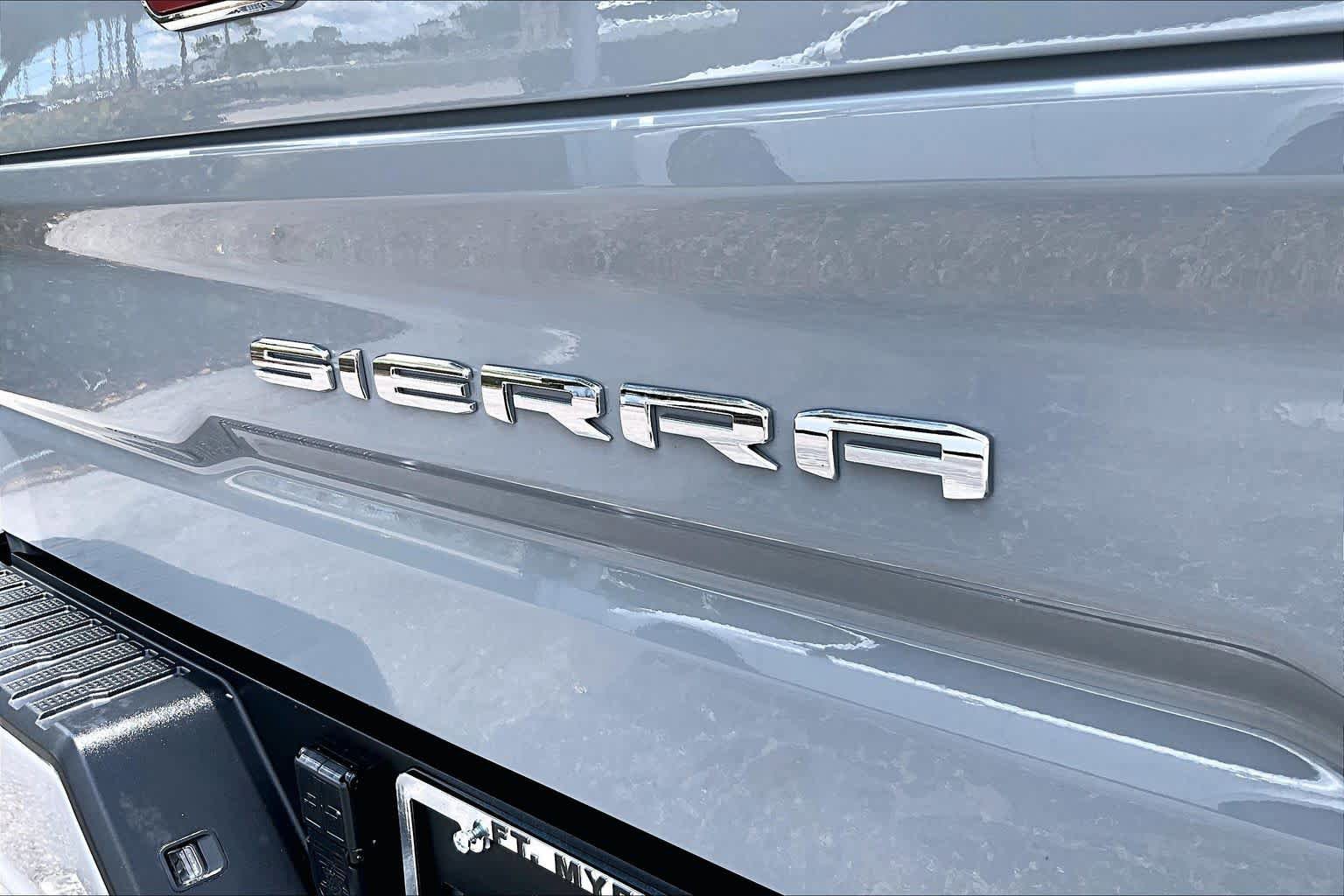 Used 2024 GMC Sierra 1500 AT4 w/ AT4 Premium Package AWD/4WD image 10