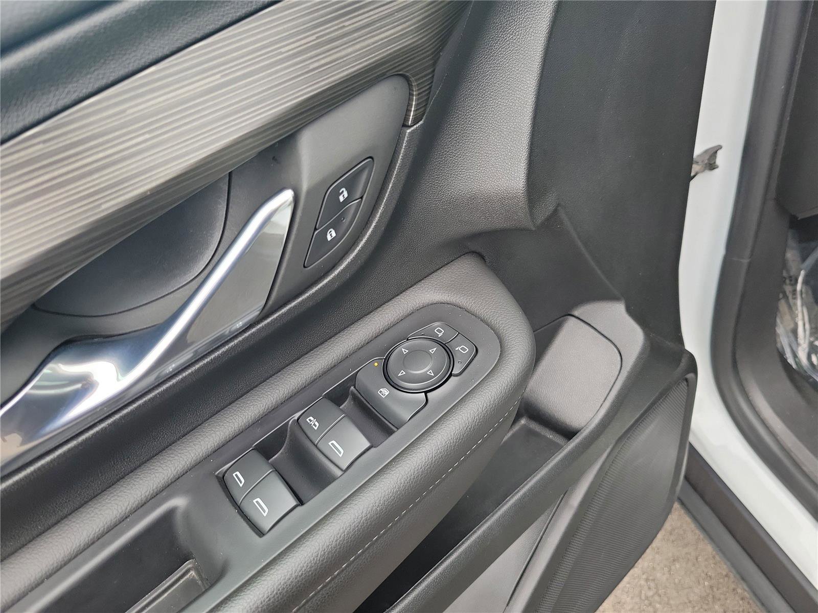 Used 2023 GMC Terrain SLE image 20