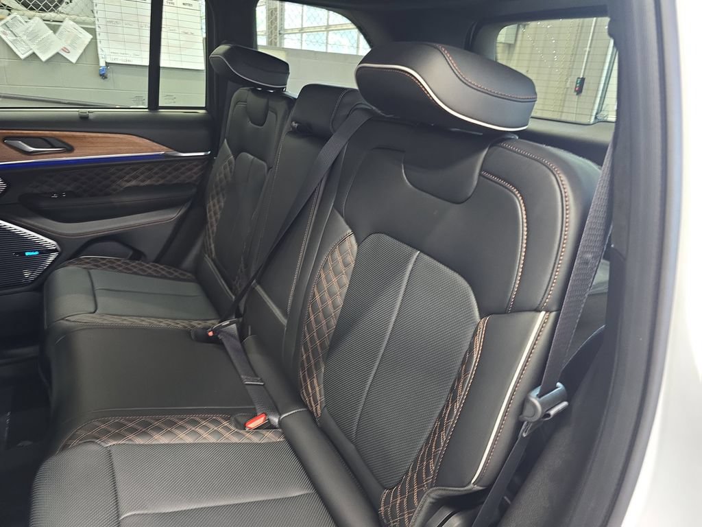 New 2026 Jeep Grand Cherokee Summit w/ Obsidian Package AWD/4WD image 14