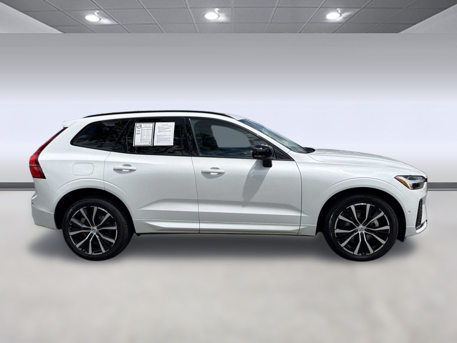 Certified 2024 Volvo XC60 B5 Plus w/ Protection Package Premier AWD/4WD image 8