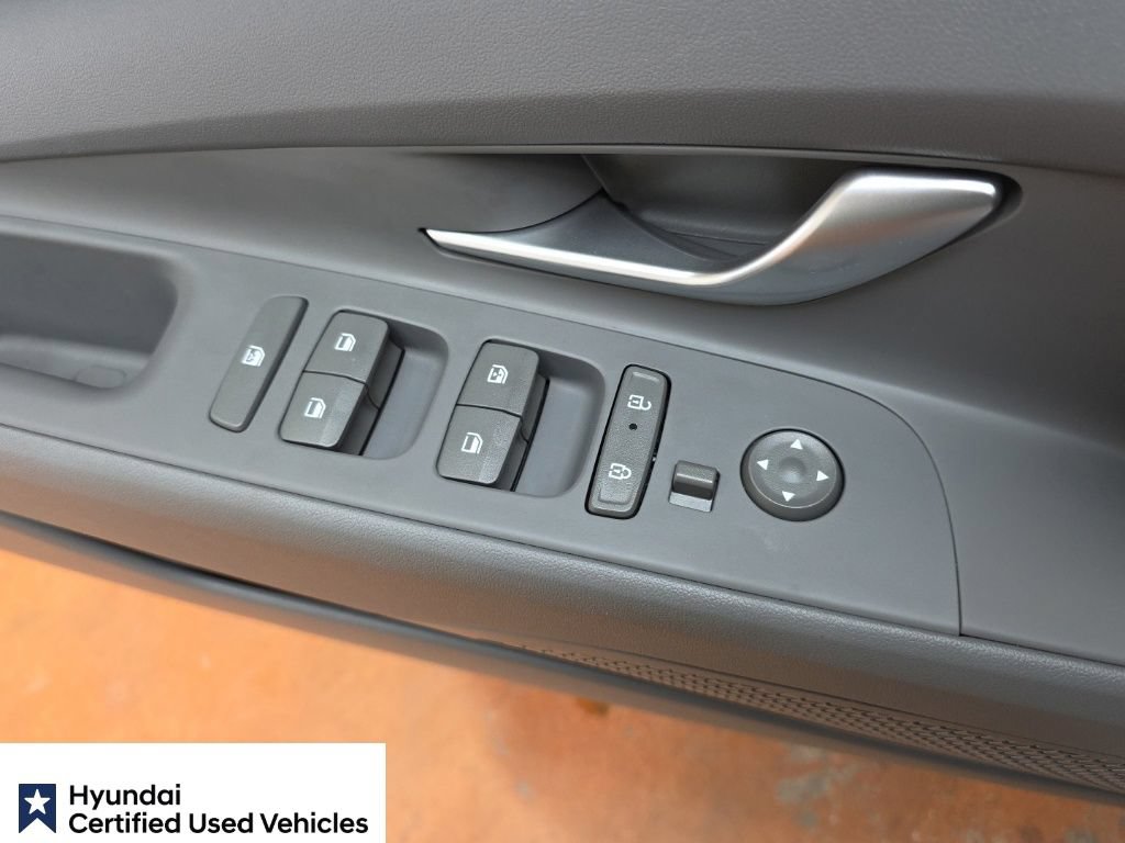 Used 2025 Hyundai Elantra SEL FWD image 23