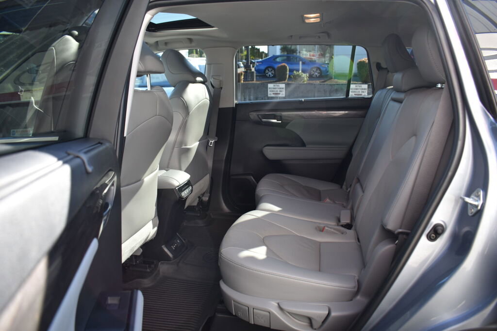 Used 2023 Toyota Highlander Limited image 20
