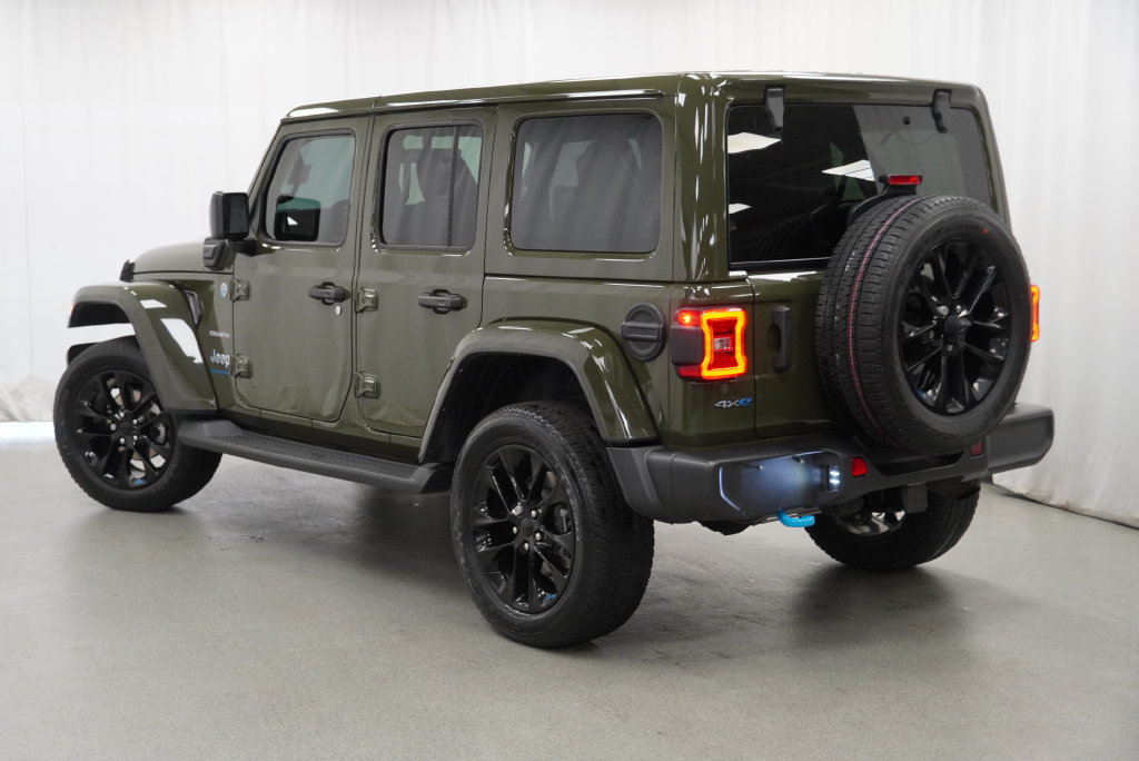 Used 2023 Jeep Wrangler Unlimited Sahara w/ Cold Weather Group AWD/4WD image 19
